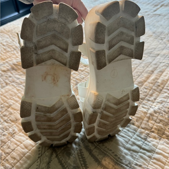 White fable white sandals. Size 7 - Picture 5 of 7